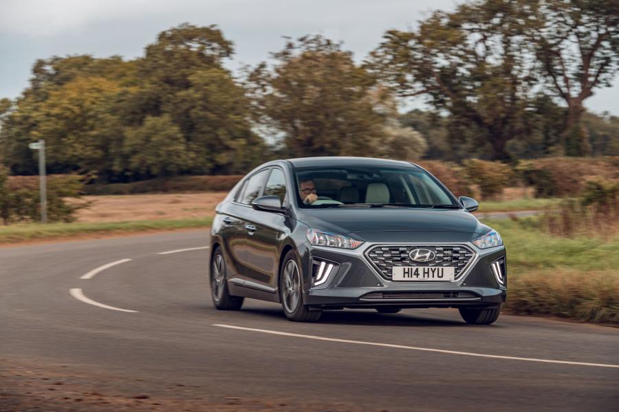  Hyundai IONIQ Plug-in Hybrid (AE) 2019 года  (UK) (фото 3 из 40)